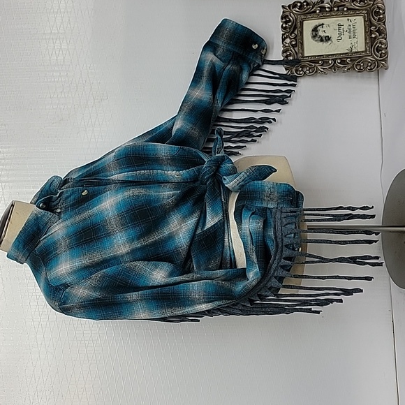 **SOLD**Stevie Nicks Upcycled Reworked Flannel Shirt Jacket Shacket - Picture 8 of 10